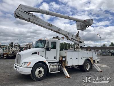 Altec AA55E, Material Handling Bucket Truck