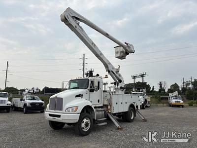 Altec AA55-MH, 61 ft, Material Handling Bucket Truck