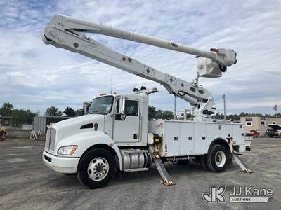 Altec AA55-MH, 60 ft, Material Handling Bucket Truck