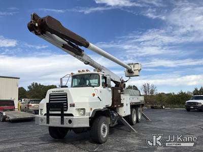 Altec AM900, 72 ft, Over-Center Bucket Truck