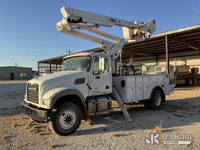 Mack GU400 Boom / Bucket Truck
