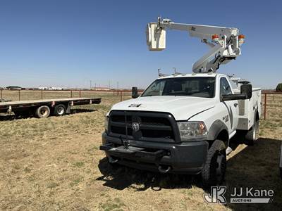 Altec AT200A, 30 ft, Articulating & Telescopic Non-Insulated Bucket Truck