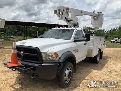 Altec AT200-A, 33 ft, Telescopic Non-Insulated Bucket Truck
