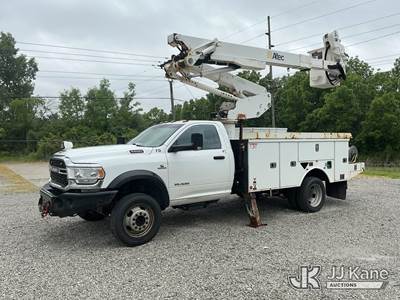 Altec AT41M, 46 ft, Articulating & Telescopic Material Handling Bucket Truck