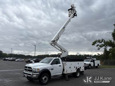Altec AT41M, 46 ft, Articulating & Telescopic Material Handling Bucket Truck