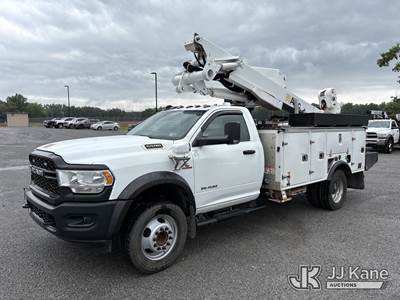 Altec AT41M, 46 ft, Articulating & Telescopic Material Handling Bucket Truck