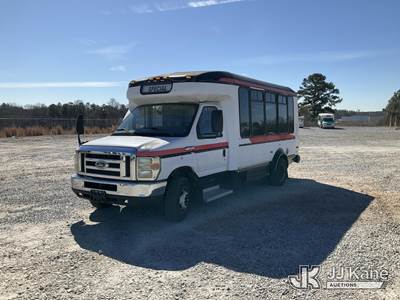 2009 Ford E-350 Super Duty Passenger Bus
