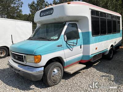 2005 Ford E-450 Passenger Bus