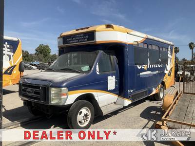 2013 Ford Econoline E-450 Passenger Bus