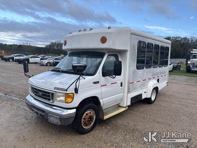 2005 Ford Econoline Passenger Bus