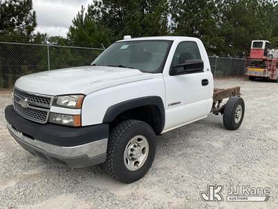 Chevrolet Silverado 2500HD Cab & Chassis Truck