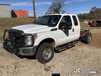 2015 Ford F350 4x4 Extended-Cab & Chassis
