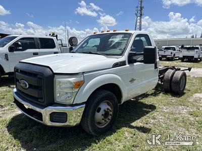 2014 Ford F-350 SD Crew-Cab Chassis