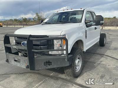 2017 Ford F350 4x4 Extended-Cab & Chassis