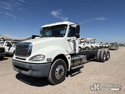 2006 Freightliner Columbia 120 Cab & Chassis