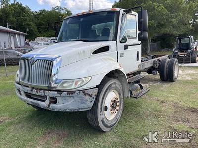 2006 International 4300 Cab & Chassis