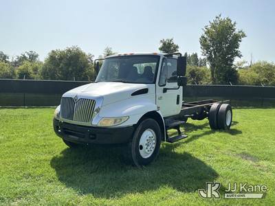 2005 International 4300 Cab & Chassis
