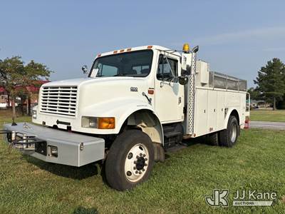1999 International 4800 4x4 Utility Truck