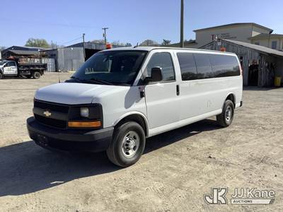 2015 Chevrolet Express 3500 Extended Passenger Van