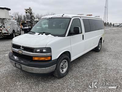 2017 Chevrolet Express LT 3500 Extended Passenger Van