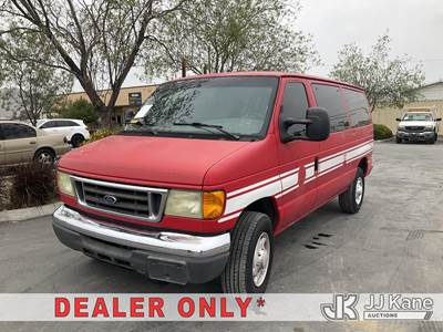 2006 Ford Econoline E-350 Chateau Super Duty Cargo Van