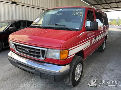 2006 Ford Econoline E-350 Chateau Super Duty Passenger Van
