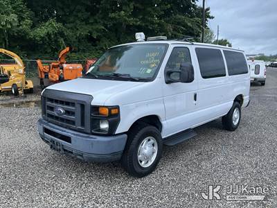 2013 Ford Econoline E-350 Super Duty Cargo Window Van