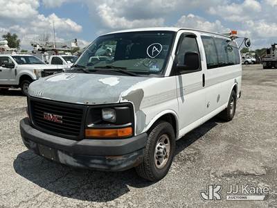 2010 GMC Savana G2500 Cargo Window Van
