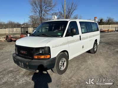 2013 GMC Savana G2500 Cargo Window Van