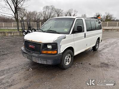 2010 GMC Savana G2500 Cargo Window Van