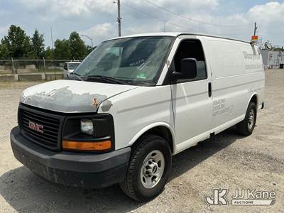 GMC Savana G3500 Cargo Van