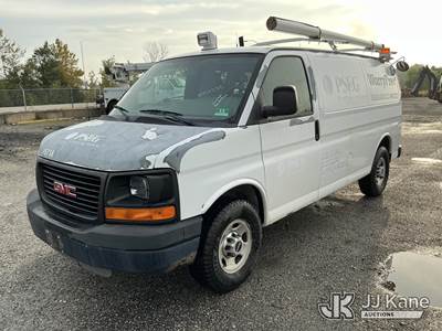 GMC Savana G3500 Cargo Van
