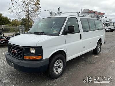 GMC Savana G3500 Cargo Van