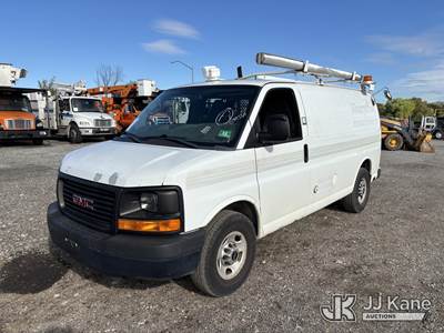 GMC Savana G3500 Cargo Van