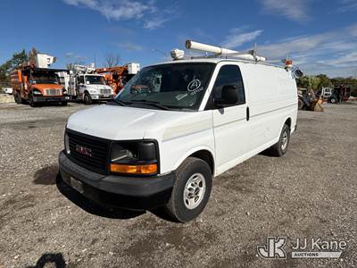 GMC Savana G3500 Cargo Van
