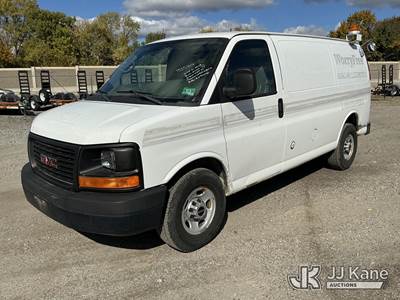 GMC Savana G3500 Cargo Van