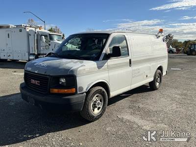 GMC Savana G3500 Cargo Van
