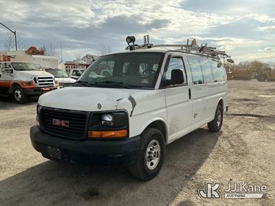 2010 GMC Savana G3500 Cargo Window Van