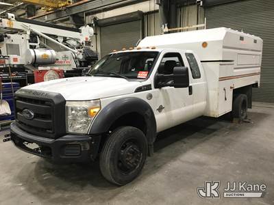 2015 Ford F550 4x4 Extended-Cab Chipper Dump Truck