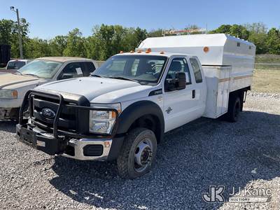 2016 Ford F550 4x4 Extended-Cab Chipper Dump Truck
