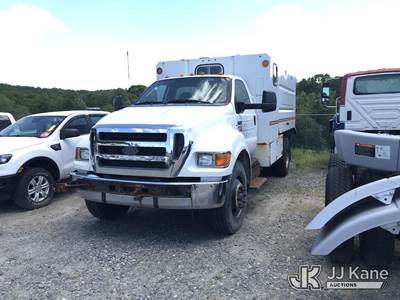 2013 Ford F-650 Chipper Dump Truck