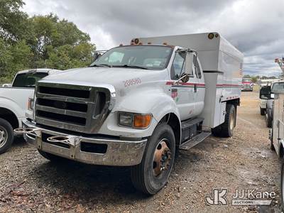 2010 Ford F750 Extended-Cab Chipper Dump Truck