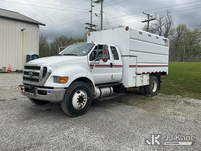 2015 Ford F-750 Extended-Cab Chipper Dump Truck