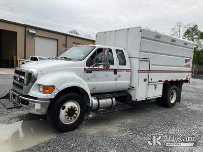 2015 Ford F-750 Extended-Cab Chipper Dump Truck