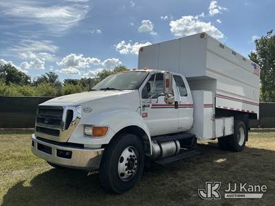 2015 Ford F750 Extended-Cab Chipper Dump Truck