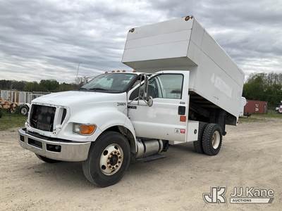2011 Ford F-750 Regular Cab 2WD DRW Dump Chipper Truck