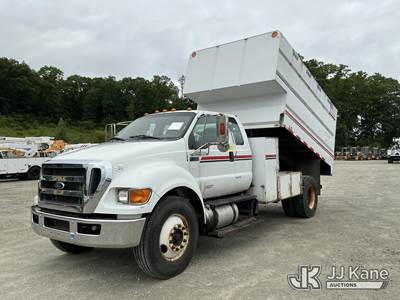 2015 Ford F-750 Extended-Cab Chipper Dump Truck