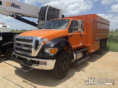 2015 Ford F-750 Extended-Cab Chipper Dump Truck