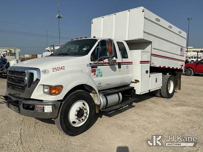 2015 Ford F-750 Extended-Cab Chipper Dump Truck