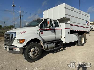 2015 Ford F750 Extended-Cab Chipper Dump Truck